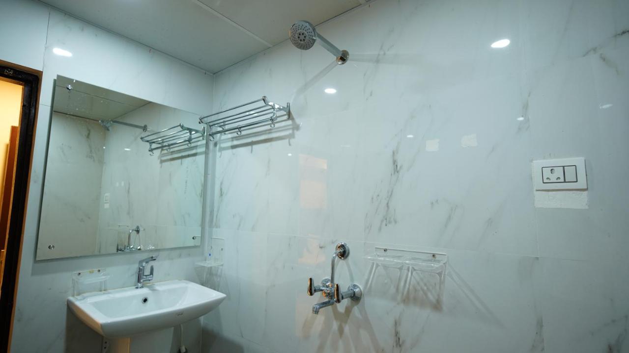 New Hotel Suhail ไฮเดอราบัด ภายนอก รูปภาพ
