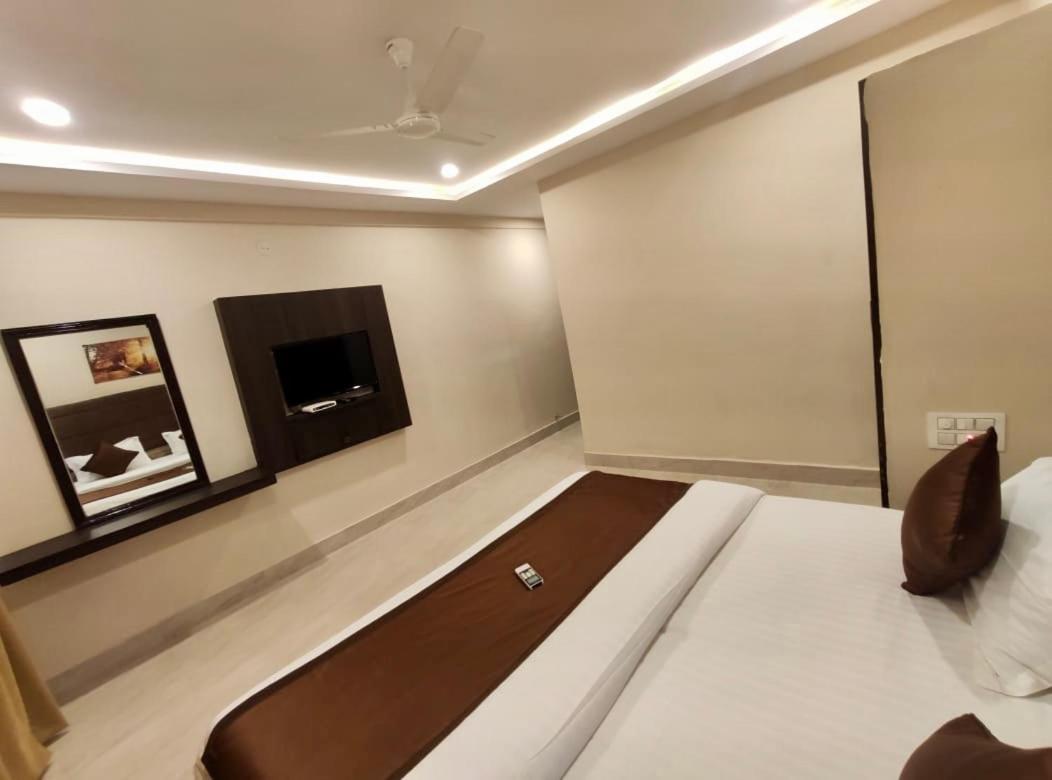 New Hotel Suhail ไฮเดอราบัด ภายนอก รูปภาพ